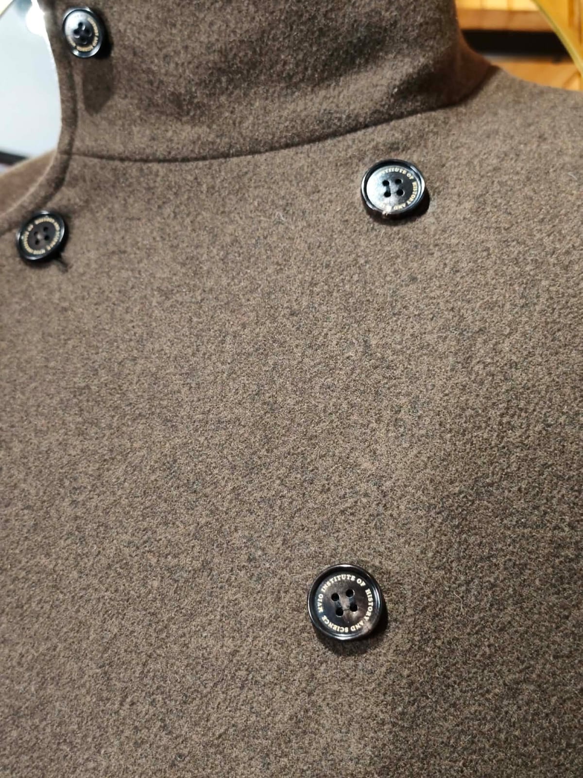 Abrigo Lana Café | Cuello Especial | Talla M (48) | Vistemen