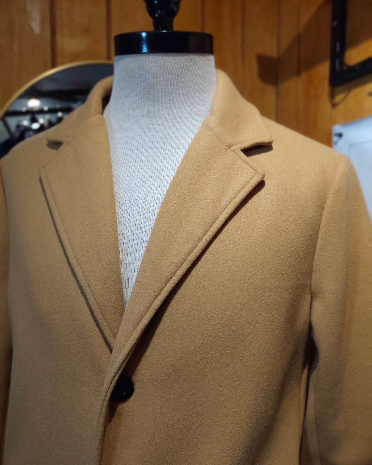 Abrigo Camel de Inspiración Europea – Talla M (48)