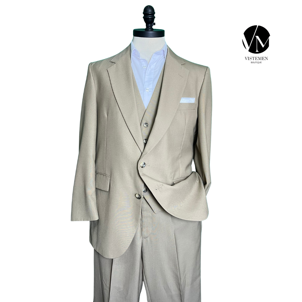 BLACK FRIDAY | Traje Completo Oakton Café Claro con Chaleco | 3 Piezas | Talla XL (52) | Vistemen