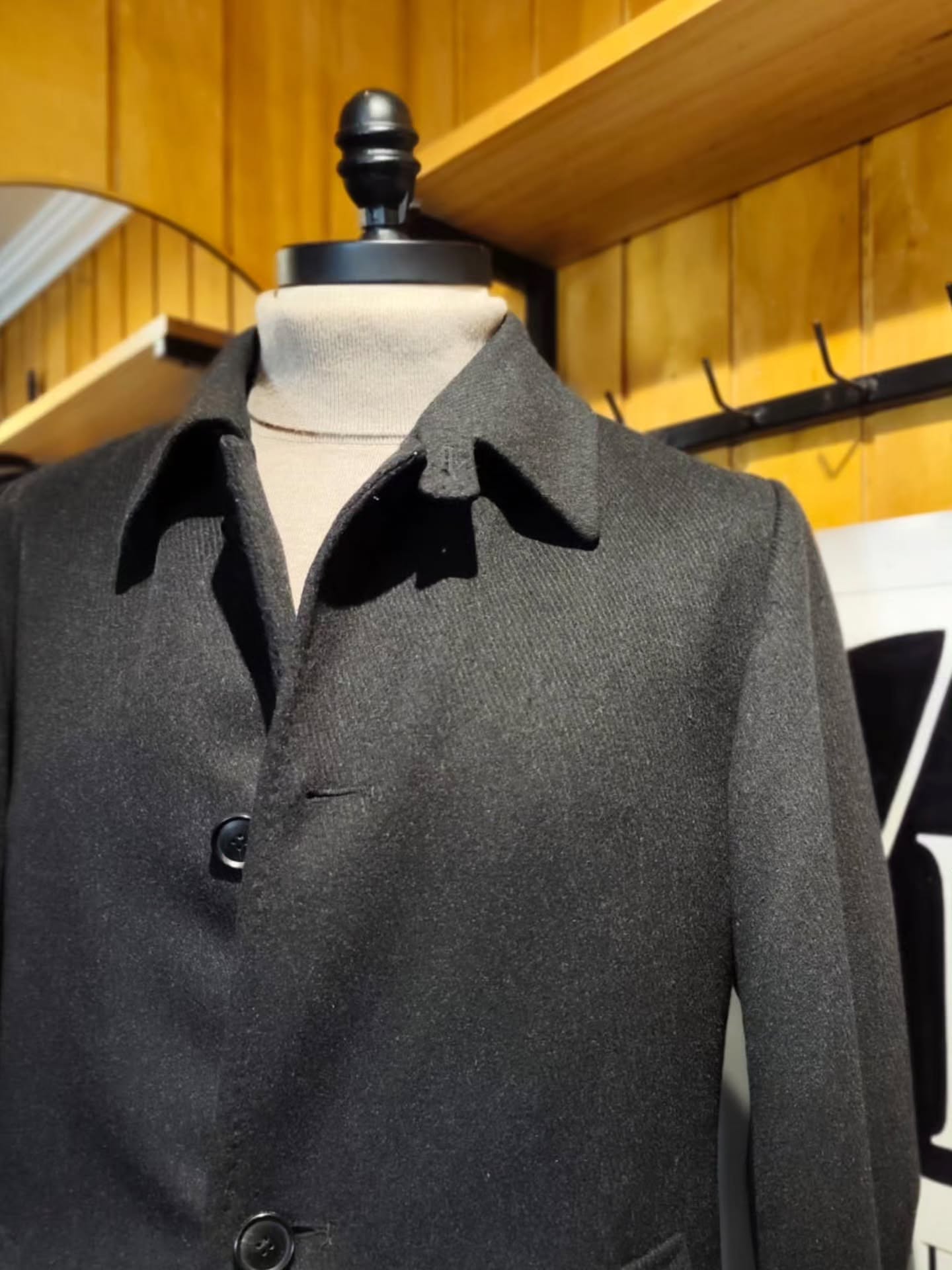 Abrigo Ejecutivo Hugo Boss de Cashmere y Lana – Talla M (48)