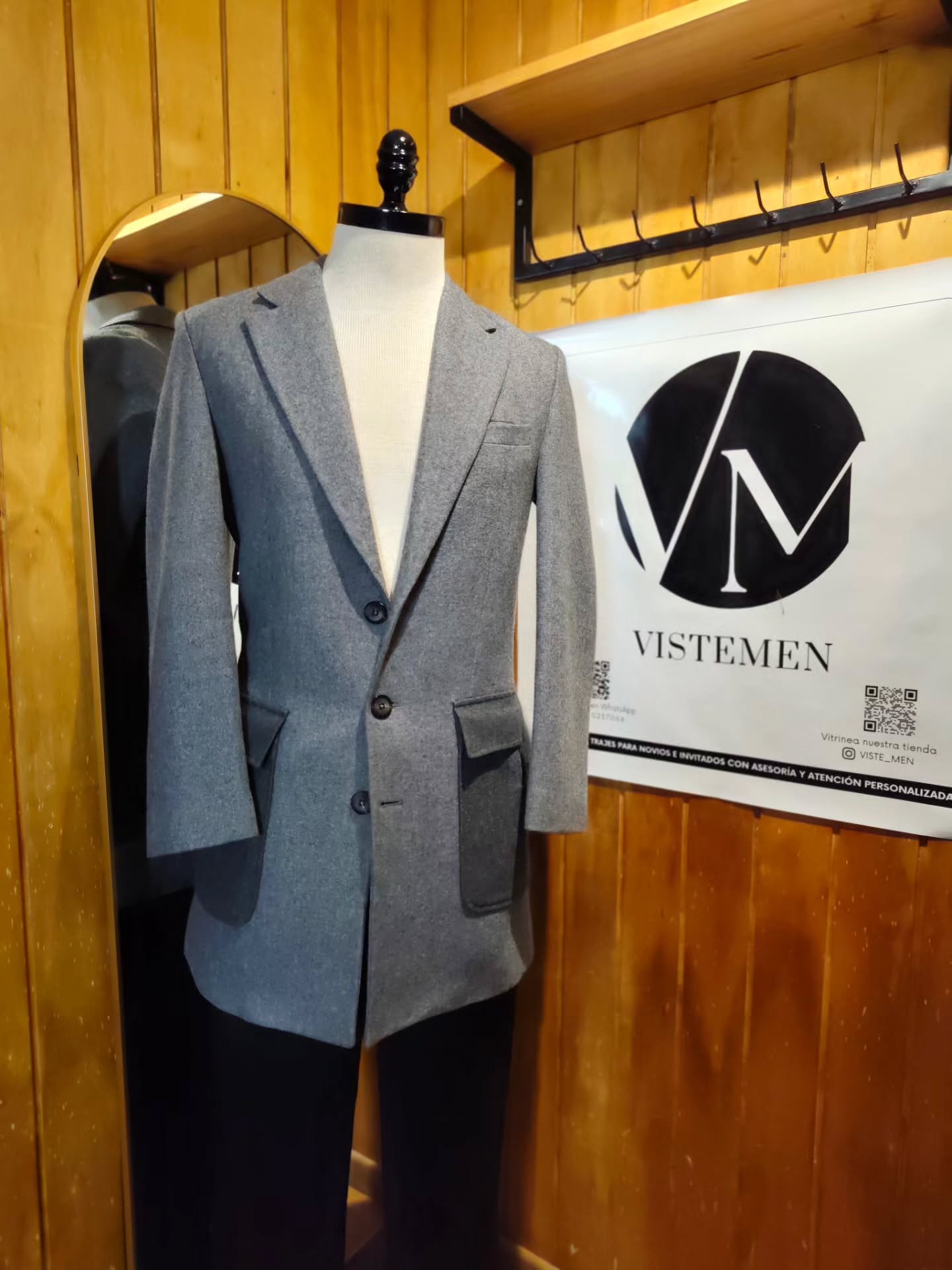 Abrigo Ejecutivo NF Floor Gris Claro – Talla XS (16)