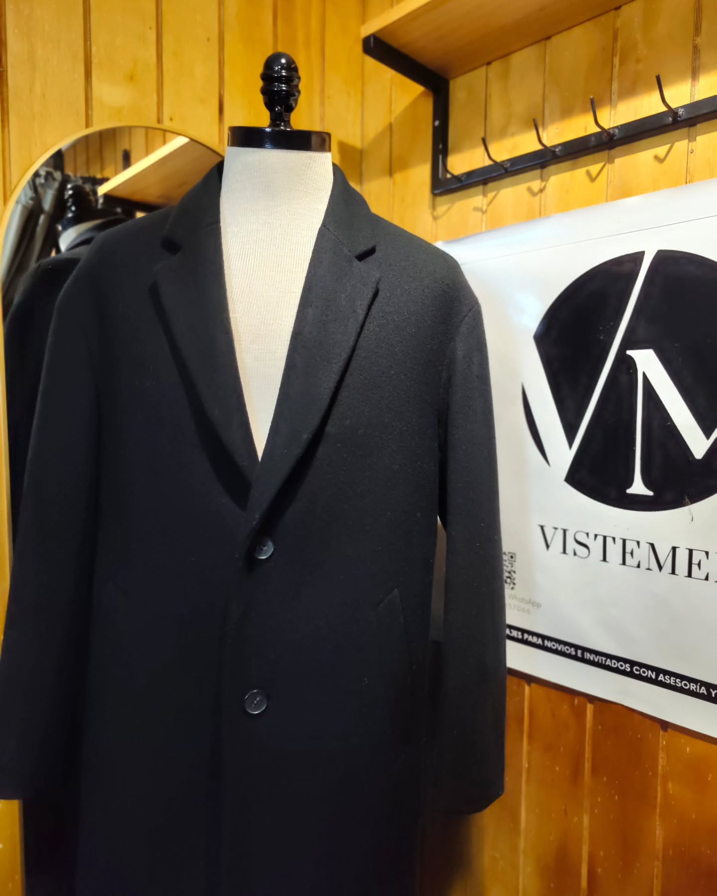 Abrigo Ejecutivo Comodo Square Negro – Talla L (50)
