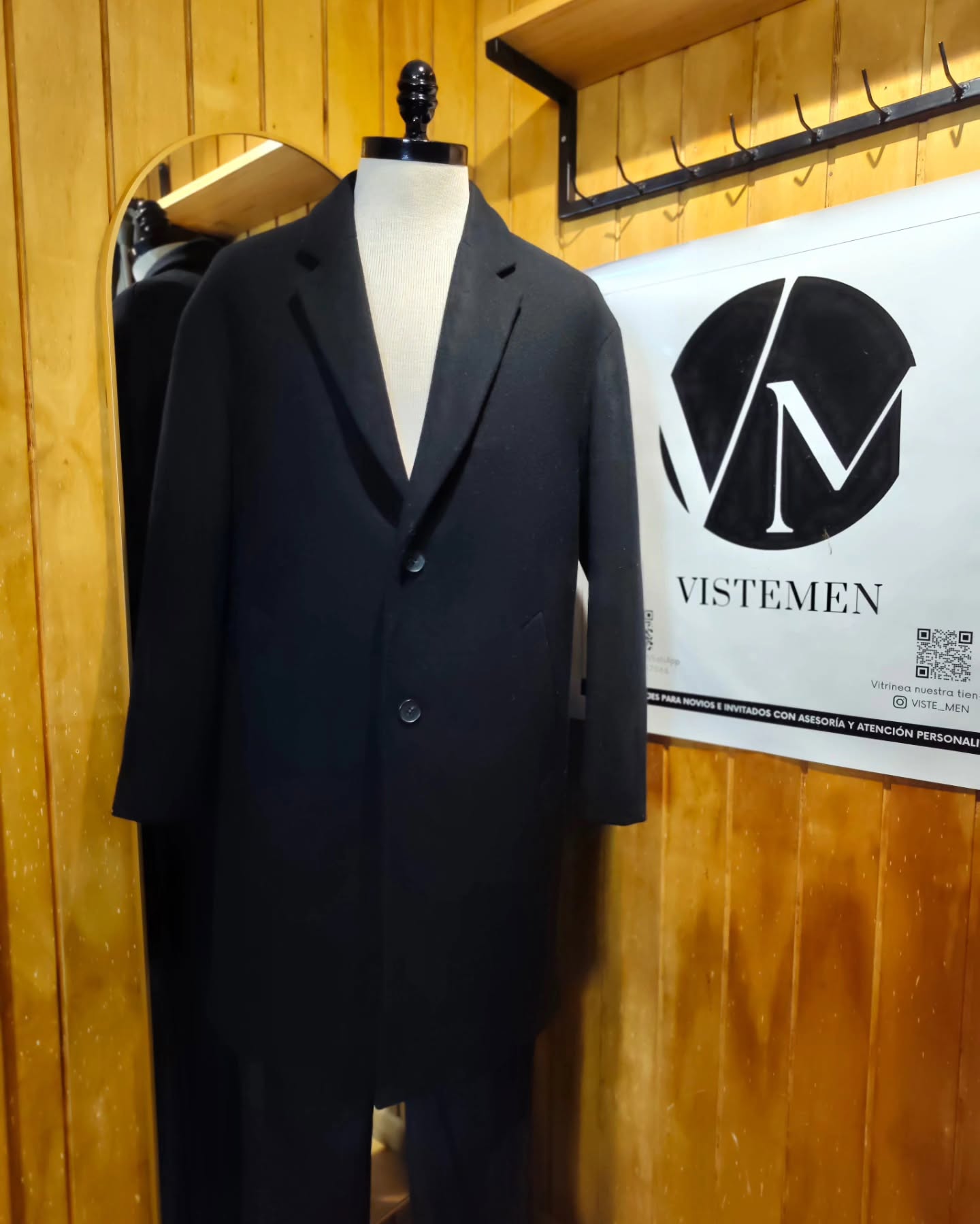 Abrigo Ejecutivo Comodo Square Negro – Talla L (50)